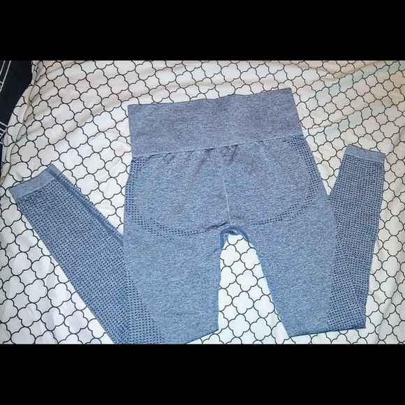 SOLD!!!! Gymshark xs/small vitals - Picture 2 of 3